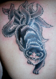 B&G 肩に「九尾の猫」のタトゥー