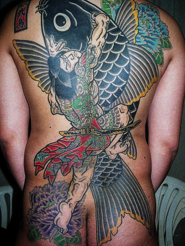 和彫り背中に「水滸伝 短命二郎阮小五」の刺青