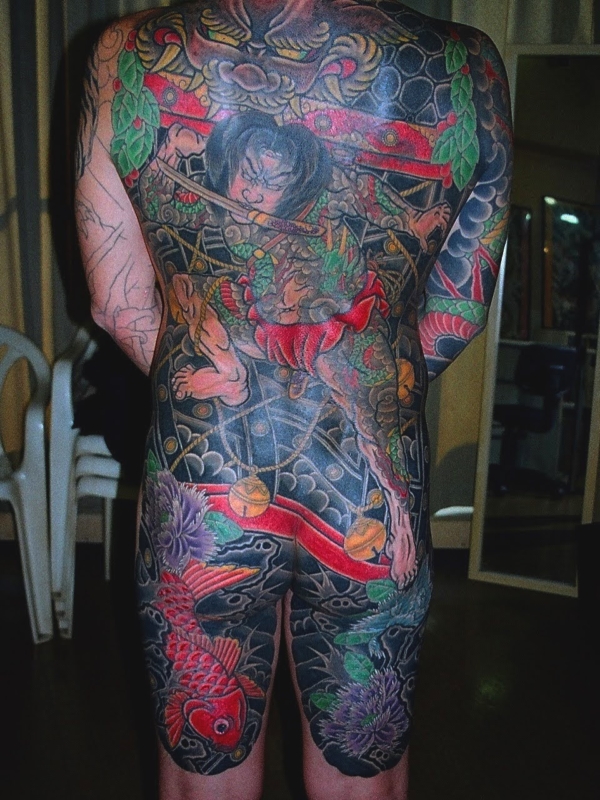 和彫り背中に「水滸伝 浪裏白跳張順」の刺青