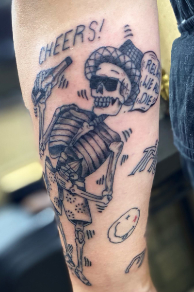 B&G 腕に「スカル」のタトゥー