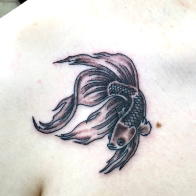 B&G 胸に「魚」のタトゥー
