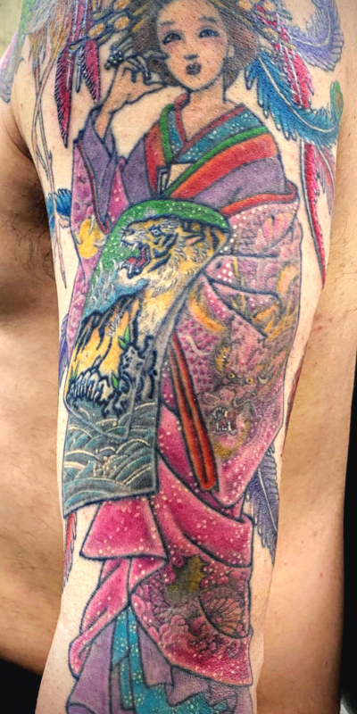 和彫り腕に「花魁」の刺青