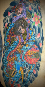 和彫り腰に「龍王丸」の刺青