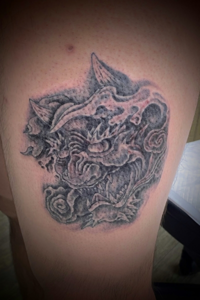 B&G 腿に「鬼」のタトゥー