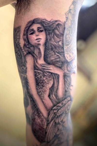 B&G 腕に「人魚」のタトゥー