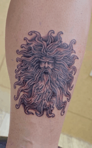 B&G 足に「サンタクルーズ サンゴッド 」のブラックアンドグレータトゥー